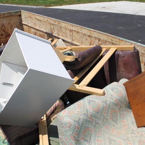 Benne mobilier en déchèterie - Syded du Lot