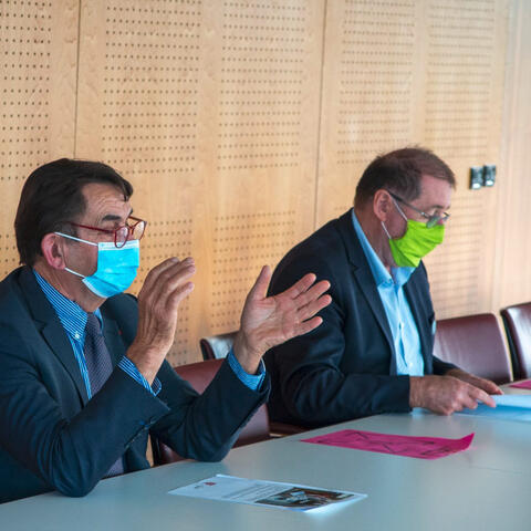 Gérard Miquel et Serge Rigal lors de la signature de la convention entre le Syded et le département.